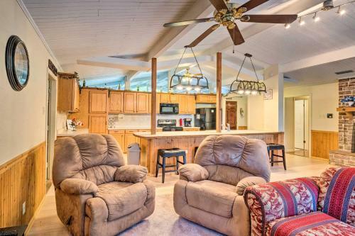 Lago Vista Home With Deck, Fire Pit And Lake Views