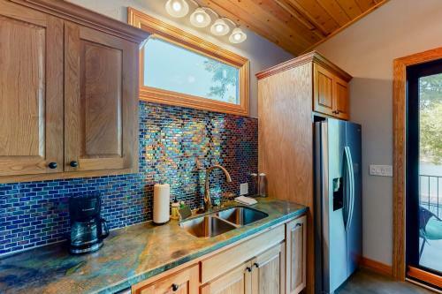 River Oaks Lookout- Unit B