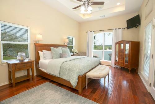 Ladybird Lakehouse On Lake Lbj