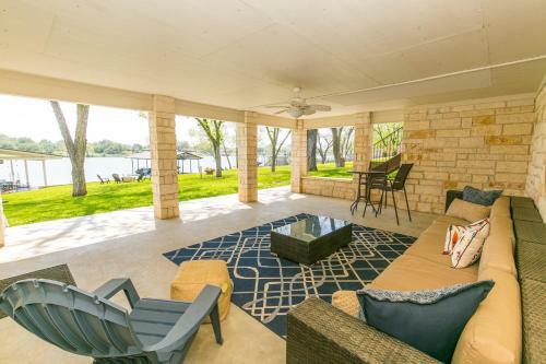 Ladybird Lakehouse On Lake Lbj