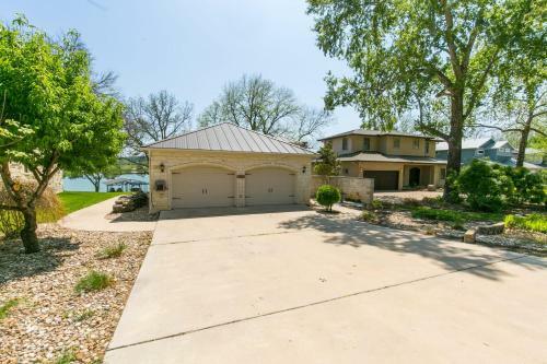 Ladybird Lakehouse On Lake Lbj