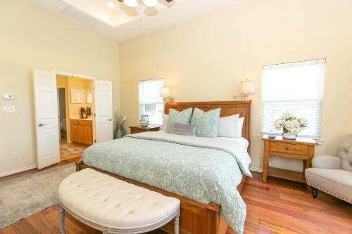 Ladybird Lakehouse On Lake Lbj