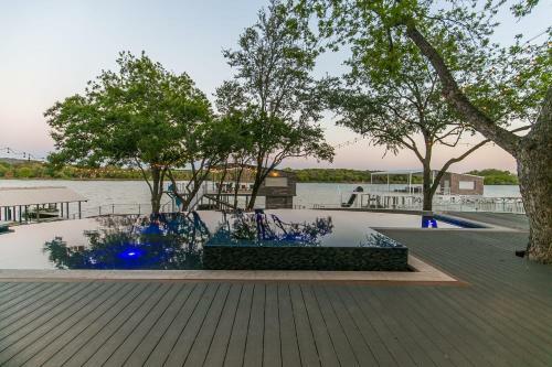 Wake & Roll - Loma Linda Luxury Lakeside Getaway