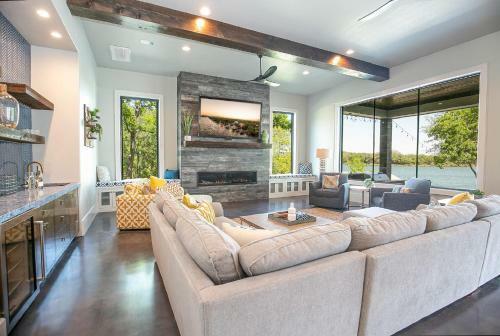 Wake & Roll - Loma Linda Luxury Lakeside Getaway