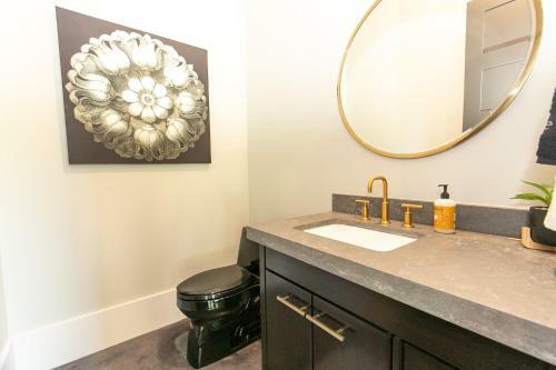 Wake & Roll - Loma Linda Luxury Lakeside Getaway