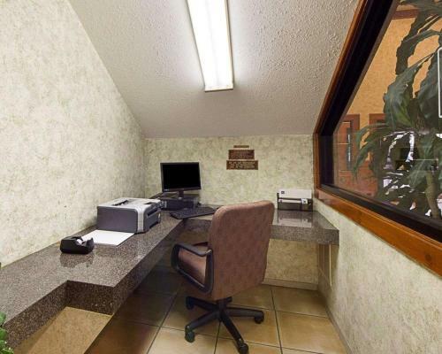 Hotel Shary Inn And Suites