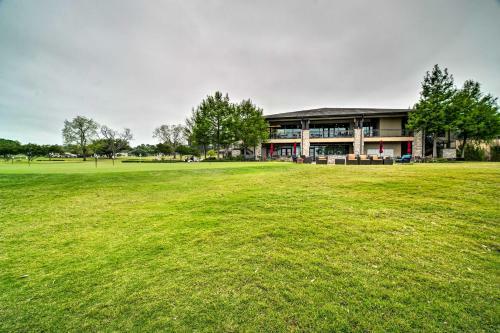 Serene Townhome With Porch, Walk To Lake Conroe