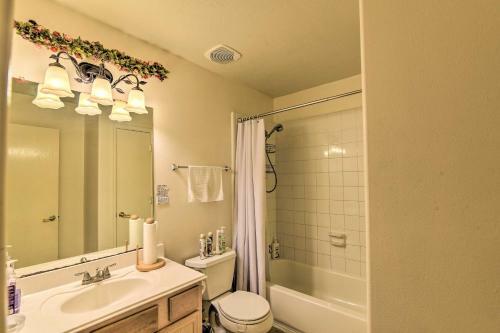 Family-friendly Home About 12 Mi To Space Center!
