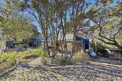 Lakefront Home With Private Dock & Hot Tub Home