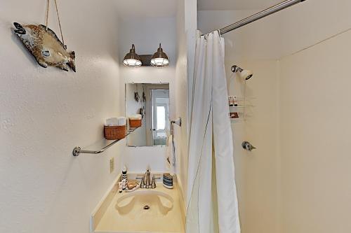 Lost Colony Beach House With Gulf Views & Pool! Home