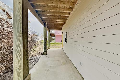 New Listing! Charming & Cozy Gulf Getaway With Pool Home