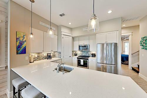 All-suite End Unit - Steps To Palmilla Beach Pool Townhouse