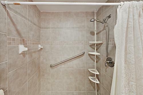 El Nanos Beach House - Remodeled Coastal Gem Home