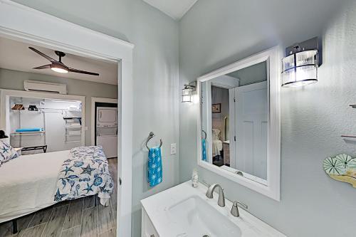 Apartamento Walk To Beach! Updated Hideaway With New Kitchen Apts