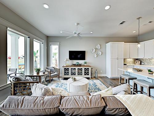 Luxe Waterfront Villa #203 Villa