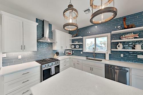 New Canal-front Home With Private Pool, Spa & Dock! Home