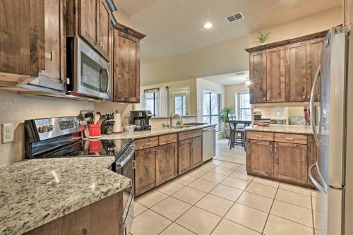 Live Oak Home - 15 Mi To Downtown San Antonio
