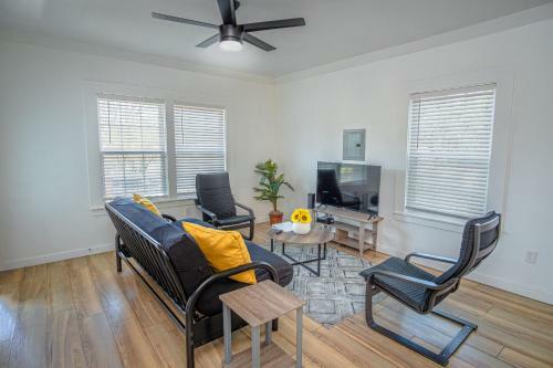 Cozy Remodeled 2br-1ba Near Downtown
