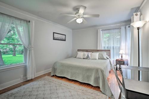 San Antonio Home With Pvt Yard, 5 Mi To Downtown!