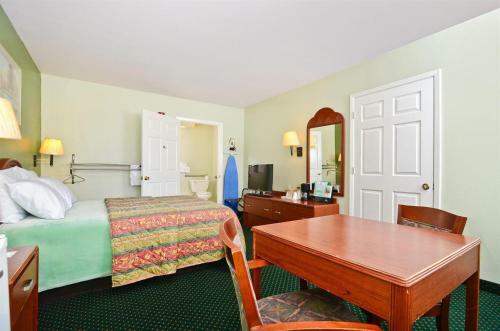 Hotel Pine Point Inn & Suites