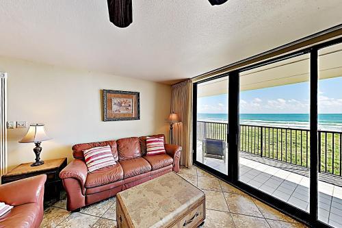 Apartamento New Listing! Beachfront Beauty With Gulf Views Condo
