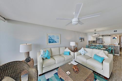 Apartamento New Listing! Classic Beachfront Condo With Balcony Condo