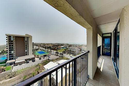 Apartamento New Listing! Beachfront Corner Unit With Gym & Pools Condo