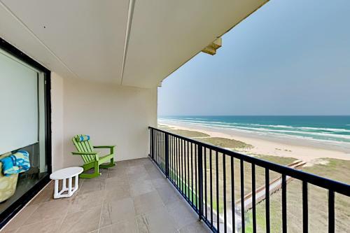 Apartamento New Listing! Beachfront Corner Unit With Gym & Pools Condo