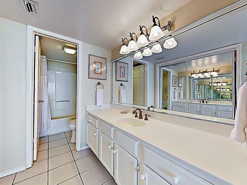 Apartamento New Listing! All-suite Gulf-front Perch With Pools Condo