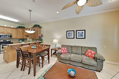 Apartamento Bright Beach Condo With Pool - Steps To The Sand! Condo