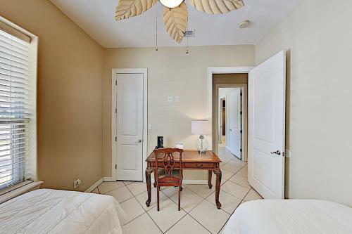 Apartamento Bright Beach Condo With Pool - Steps To The Sand! Condo