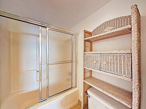 Apartamento New Listing! Beachfront Bliss With Pools & Sauna Condo