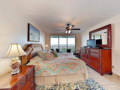 Apartamento New Listing! Beachfront Bliss With Pools & Sauna Condo