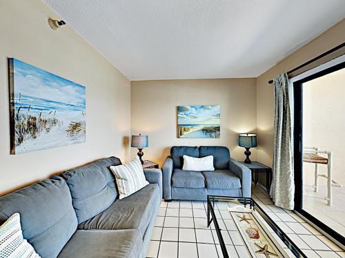 Apartamento Beachfront Retreat With Balcony & Pool! Condo
