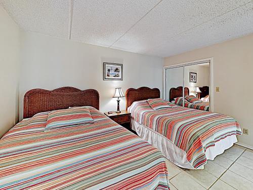 Apartamento New Listing! Beachfront Getaway With Epic Gulf Views Condo