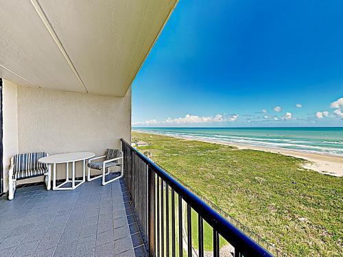 Apartamento New Listing! Beachfront Getaway With Epic Gulf Views Condo