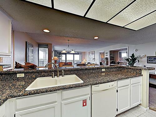 Apartamento New Listing! Gulf-view Corner-unit Condo With Pools Condo