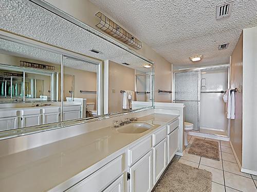 Apartamento New Listing! Gulf-view Corner-unit Condo With Pools Condo