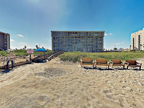 Apartamento New Listing! Waterfront Condo With Upscale Amenities Condo