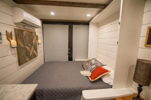 Elegant Container Home Tiny House#1 Near Magnolia
