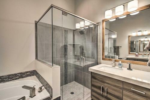 Modern Mountain-view Townhome Less Than 7 Mi To Ski Resorts