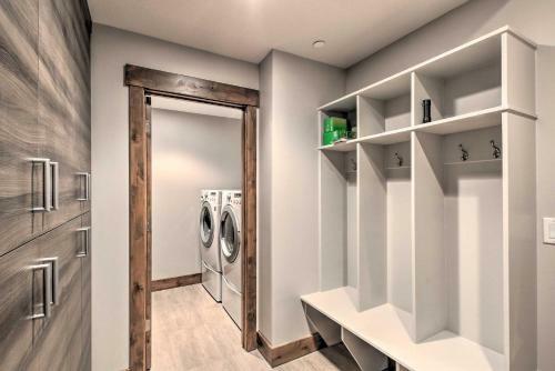 Modern Mountain-view Townhome Less Than 7 Mi To Ski Resorts