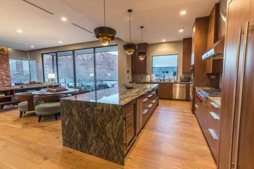 Villa Padre Canyon Residences - Double Masters And King Suite With Pool