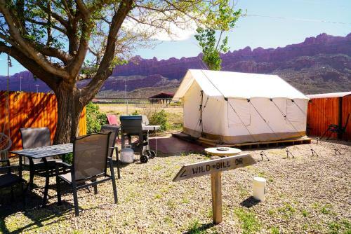 Funstays Glamping Setup Tent In Rv Park #6 Ok-t6