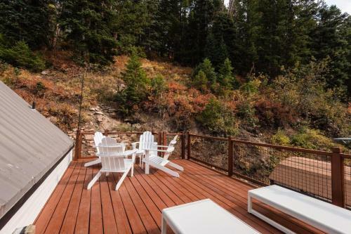 Corduroy - Cute Mountainside Cottage W Rooftop Deck & Views