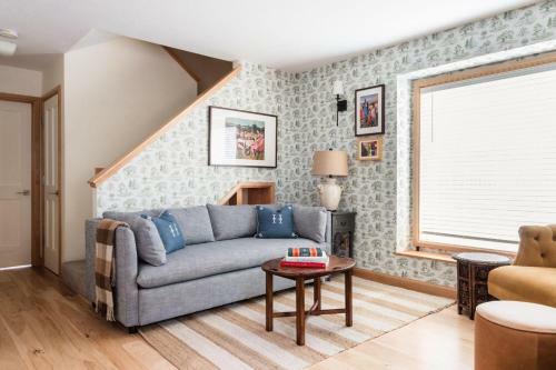 Corduroy - Cute Mountainside Cottage W Rooftop Deck & Views