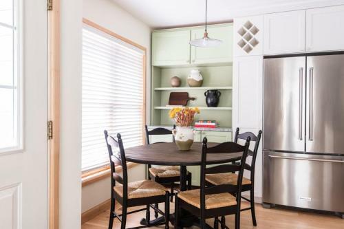 Corduroy - Cute Mountainside Cottage W Rooftop Deck & Views