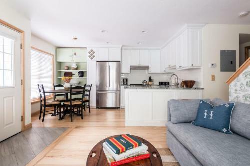 Corduroy - Cute Mountainside Cottage W Rooftop Deck & Views