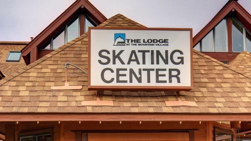 Village Loft 2 Bedroom Ski-in Ski-out!