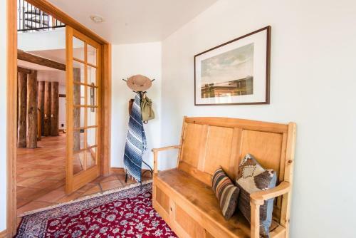 Nightstar - Charming Rustic Cabin W Large Balcony & Sauna